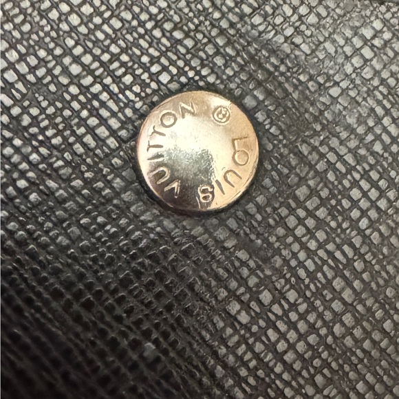 LV Epi Series 6 Key Holder - Picture 2 of 8